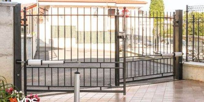 Automazione degli accessi: vantaggi dei sistemi di apertura a distanza per cancelli e garage