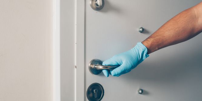 Come aprire una porta chiusa accidentalmente senza danneggiare la serratura
